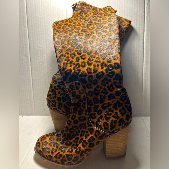 bill blass Shoes - Woman’s Bill Blass size 10 leopard print leather zippered heeled boots